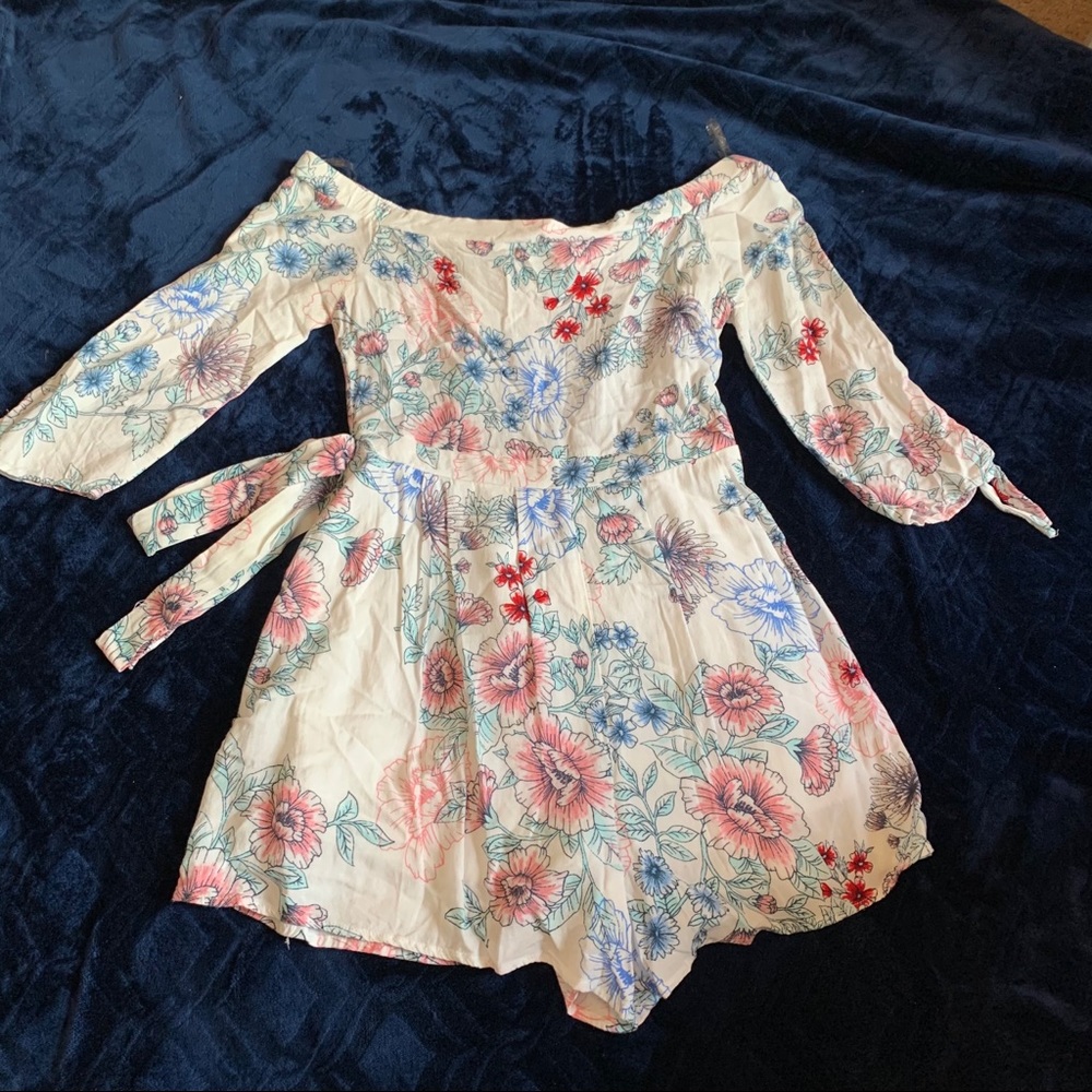 Off the shoulder floral white romper shorts Medium
